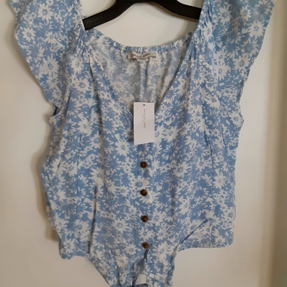 NWT Abercrombie and Fitch pretty crop top size xs